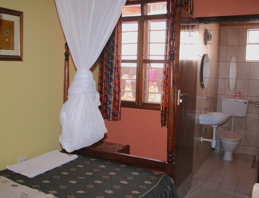 Hotel Acacia Кампала Экстерьер фото