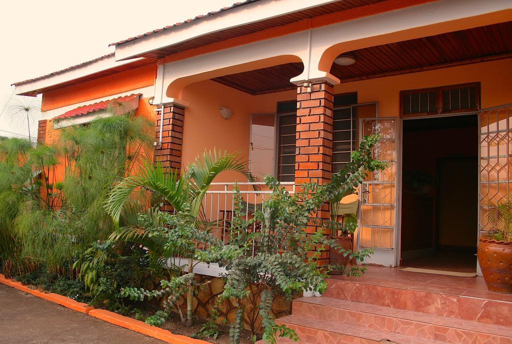 Hotel Acacia Кампала Экстерьер фото