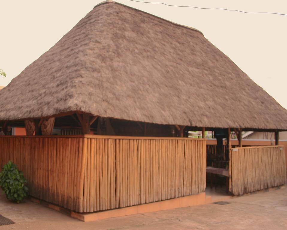 Hotel Acacia Кампала Экстерьер фото
