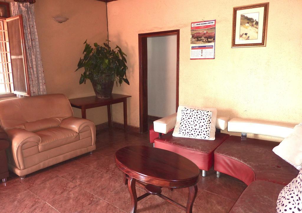 Hotel Acacia Кампала Экстерьер фото