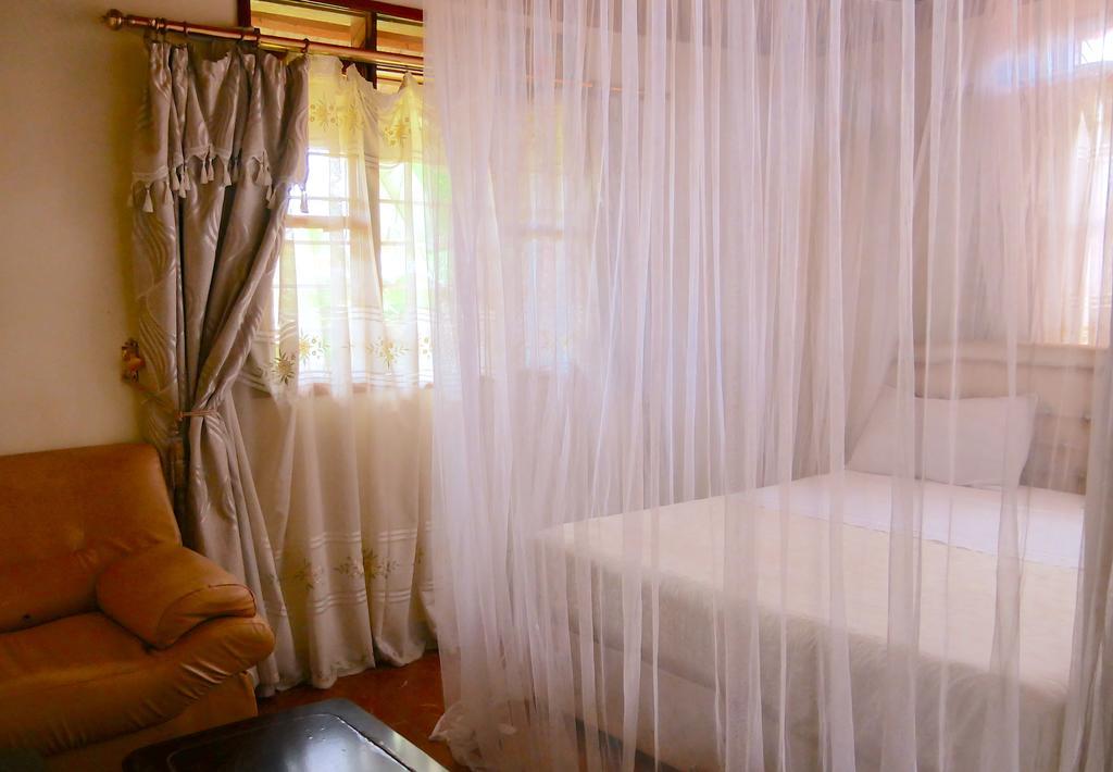 Hotel Acacia Кампала Экстерьер фото