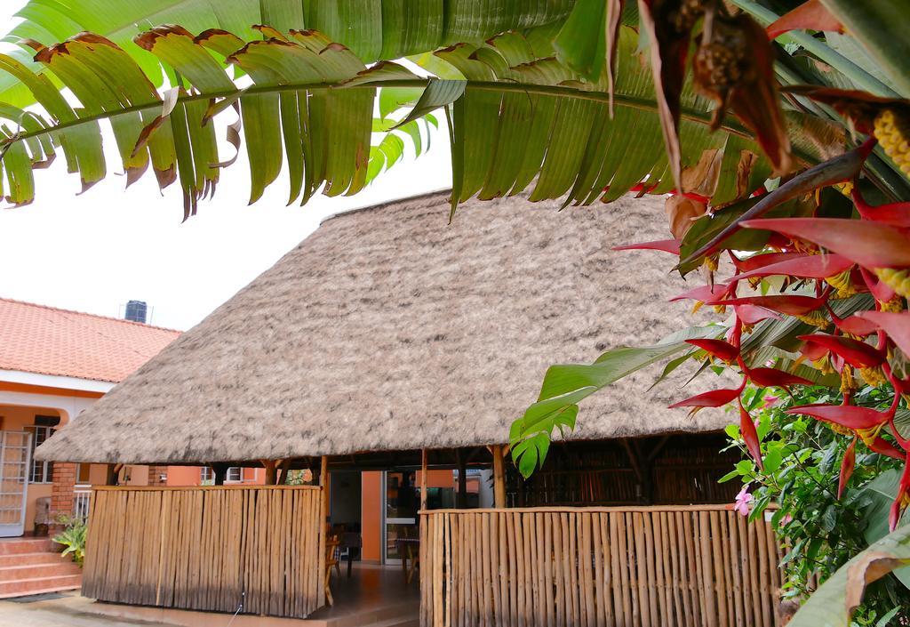 Hotel Acacia Кампала Экстерьер фото