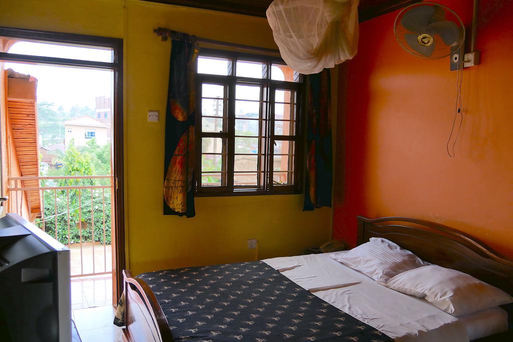 Hotel Acacia Кампала Экстерьер фото