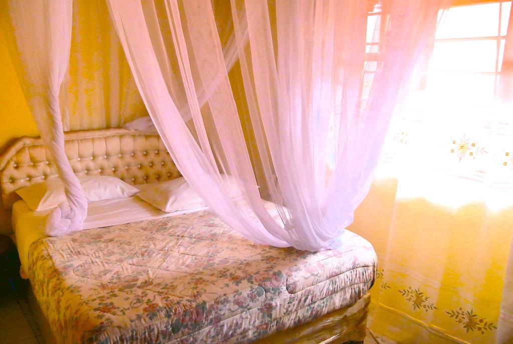 Hotel Acacia Кампала Экстерьер фото